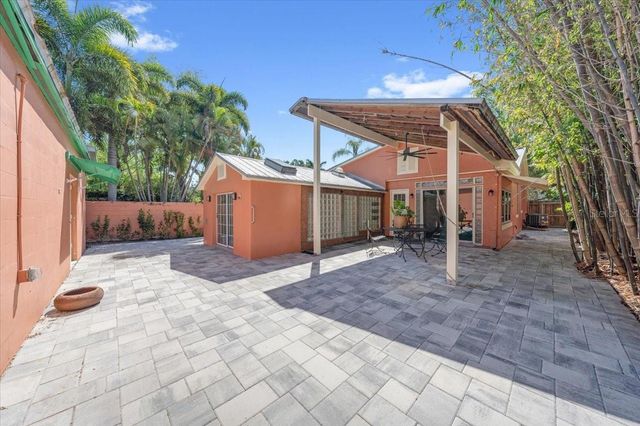 225 17TH AVENUE SE, St Petersburg, FL 33701