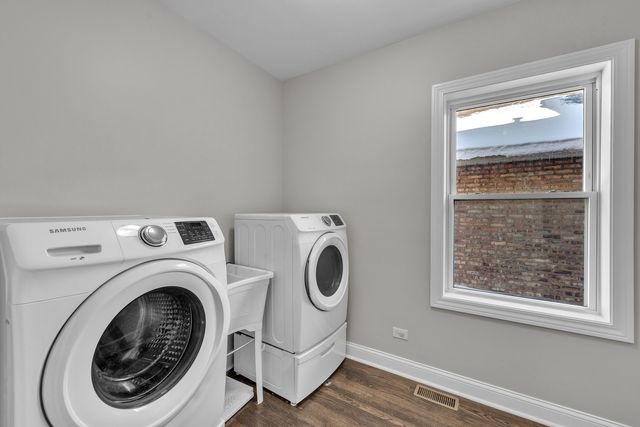 1816 Clinton Avenue, Berwyn, IL 60402