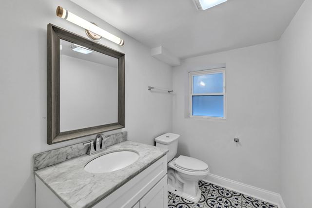 1816 Clinton Avenue, Berwyn, IL 60402