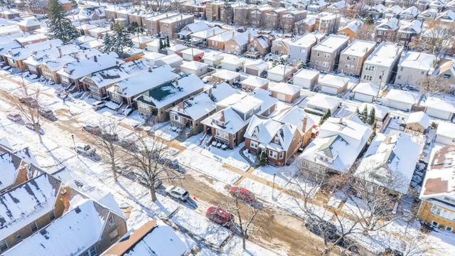 1816 Clinton Avenue, Berwyn, IL 60402