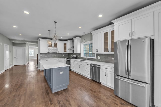 1816 Clinton Avenue, Berwyn, IL 60402