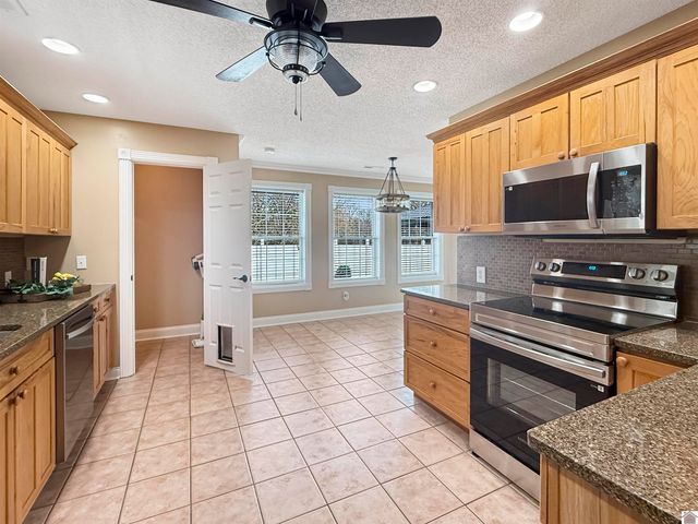 150 Wrather Rd, Murray, KY 42071