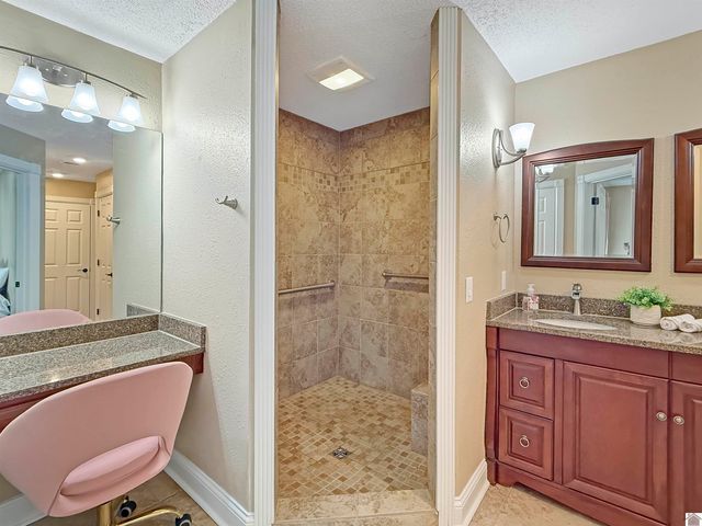 150 Wrather Rd, Murray, KY 42071