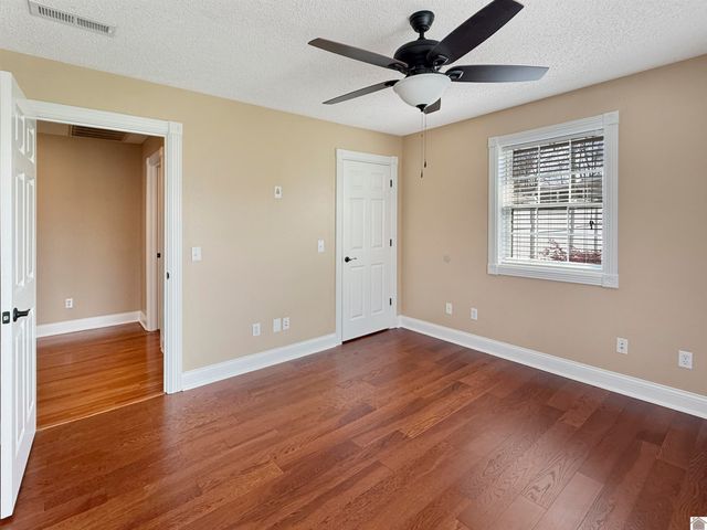 150 Wrather Rd, Murray, KY 42071