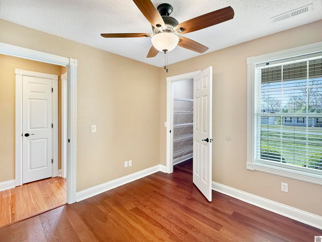 150 Wrather Rd, Murray, KY 42071