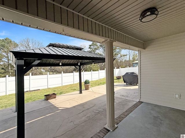 150 Wrather Rd, Murray, KY 42071