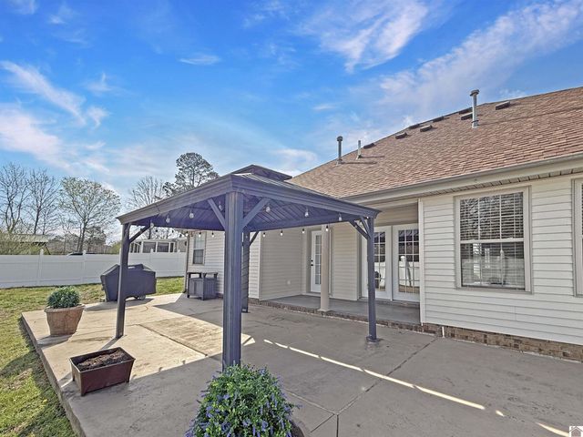 150 Wrather Rd, Murray, KY 42071