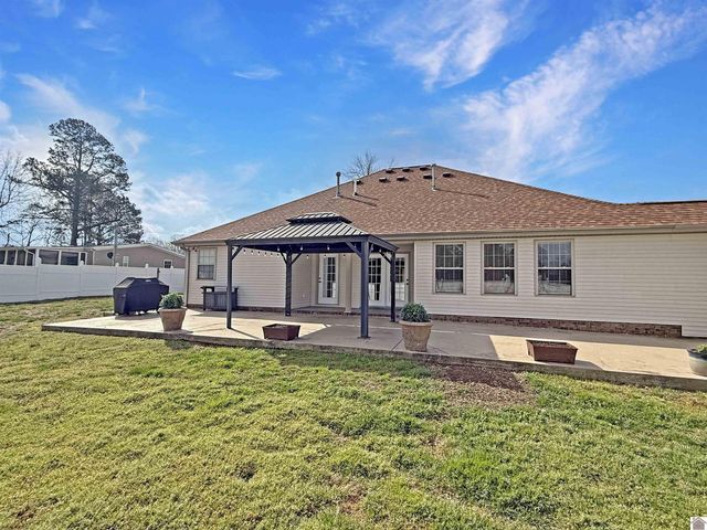 150 Wrather Rd, Murray, KY 42071