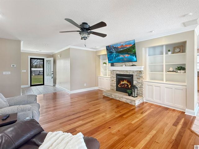 150 Wrather Rd, Murray, KY 42071