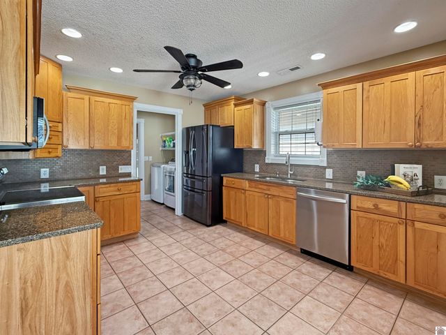 150 Wrather Rd, Murray, KY 42071