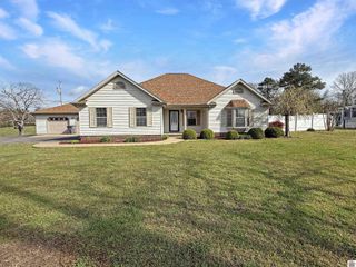 150 Wrather Rd, Murray, KY 42071