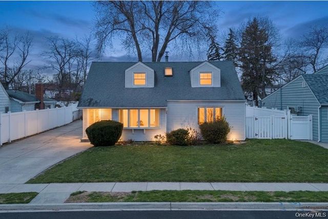 758 Wyngate Drive, Valley Stream, NY 11580