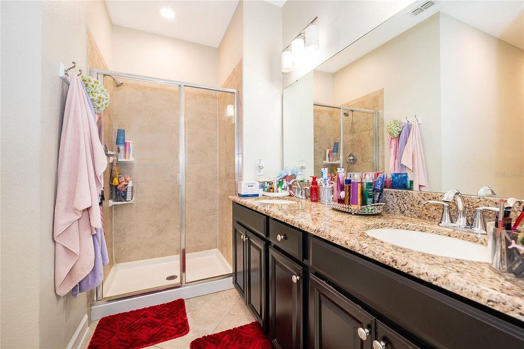 Image 13 of property listing at 15234 HARRINGTON COVE DRIVE, Orlando, FL 32824