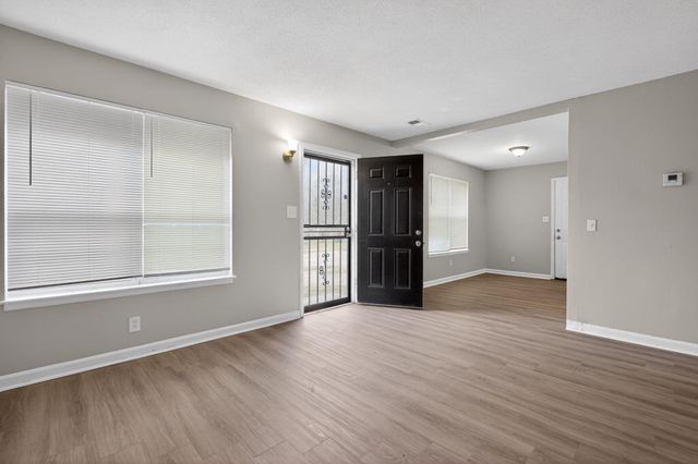 3709 BLUFF WOOD DR, Memphis, TN 38128