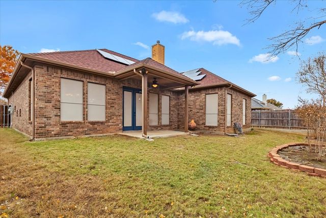 6910 Tradonna Lane, North Richland Hills, TX 76182