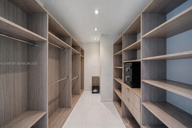851 NE 1st Ave 1412, Miami, FL 33132