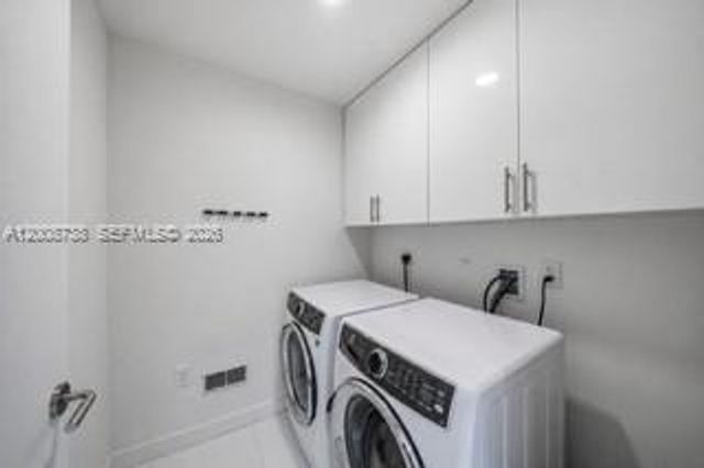 851 NE 1st Ave 1412, Miami, FL 33132