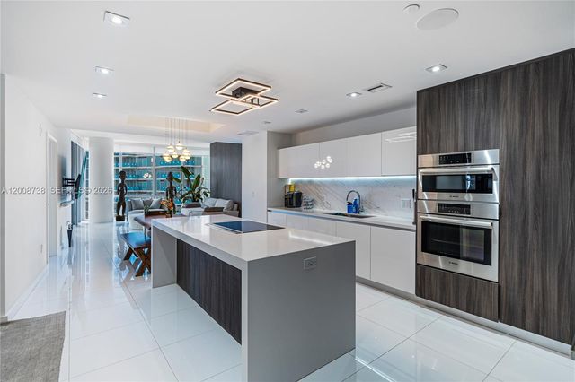 851 NE 1st Ave 1412, Miami, FL 33132