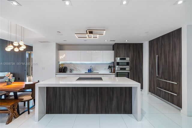 851 NE 1st Ave 1412, Miami, FL 33132