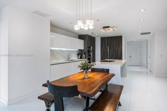 851 NE 1st Ave 1412, Miami, FL 33132