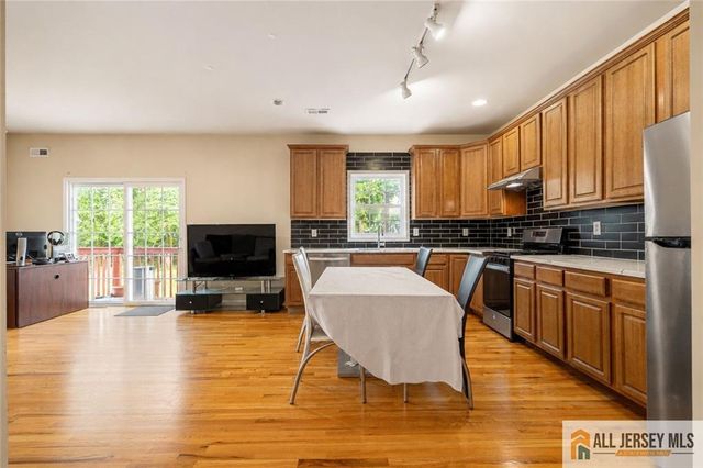 160 Teeple Place, South Plainfield, NJ 07080