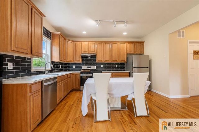 160 Teeple Place, South Plainfield, NJ 07080