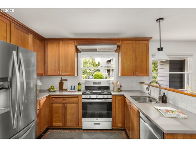 2109 Ne 27TH Ave, Portland, OR 97212