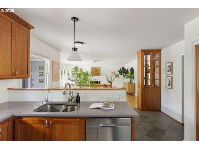 2109 Ne 27TH Ave, Portland, OR 97212