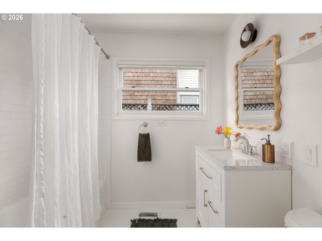 2109 Ne 27TH Ave, Portland, OR 97212