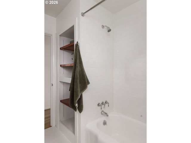 2109 Ne 27TH Ave, Portland, OR 97212