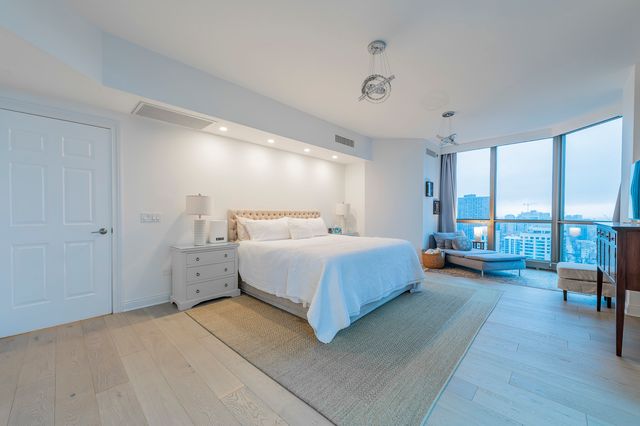 21 E HURON Street 2705, Chicago, IL 60611