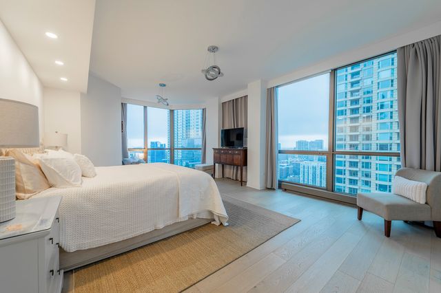 21 E HURON Street 2705, Chicago, IL 60611