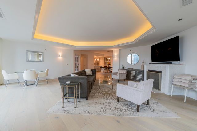 21 E HURON Street 2705, Chicago, IL 60611