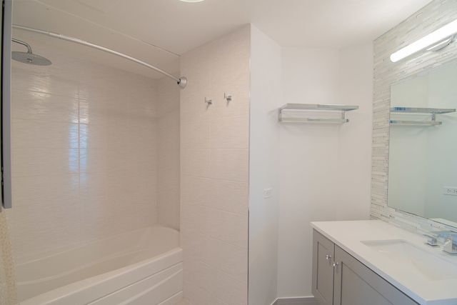 21 E HURON Street 2705, Chicago, IL 60611