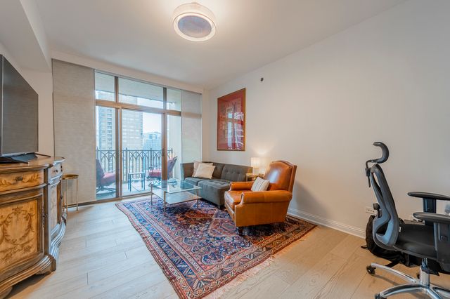 21 E HURON Street 2705, Chicago, IL 60611