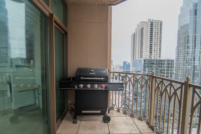 21 E HURON Street 2705, Chicago, IL 60611