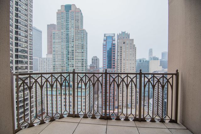 21 E HURON Street 2705, Chicago, IL 60611