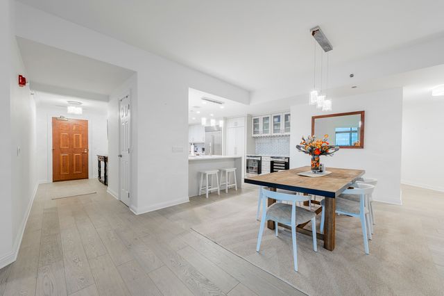21 E HURON Street 2705, Chicago, IL 60611