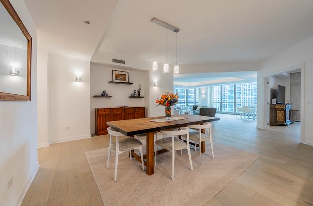 21 E HURON Street 2705, Chicago, IL 60611