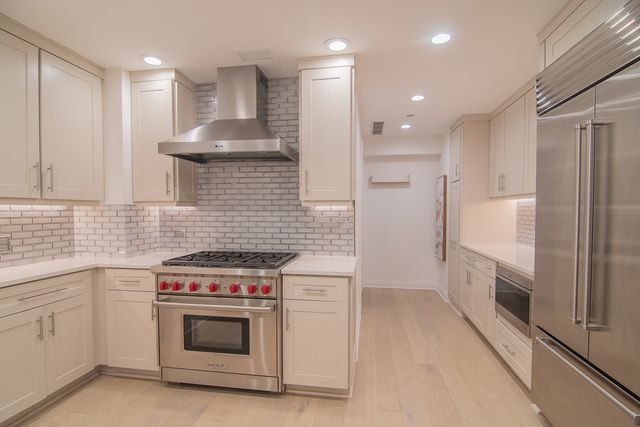 21 E HURON Street 2705, Chicago, IL 60611