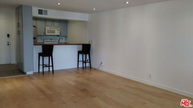 740 N Kings Road 224, Los Angeles, CA 90069