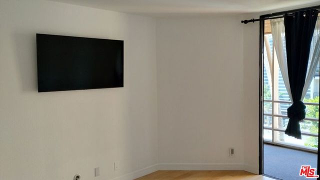 740 N Kings Road 224, Los Angeles, CA 90069