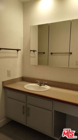 740 N Kings Road 224, Los Angeles, CA 90069