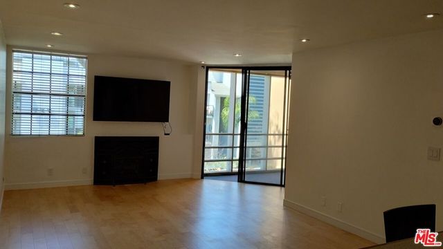 740 N Kings Road 224, Los Angeles, CA 90069