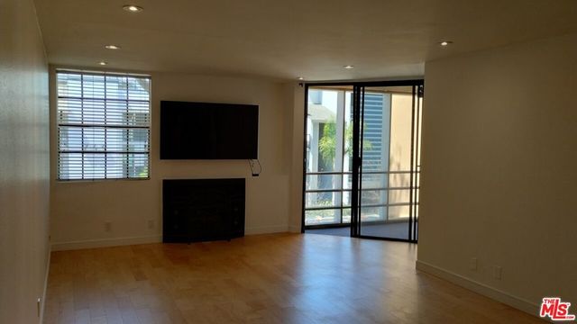 740 N Kings Road 224, Los Angeles, CA 90069