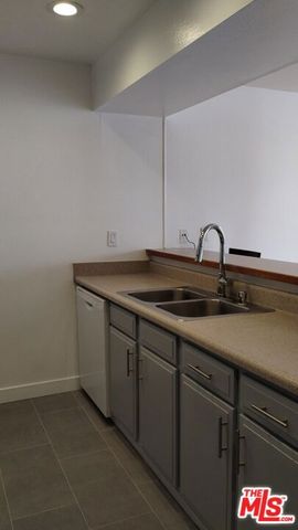 740 N Kings Road 224, Los Angeles, CA 90069
