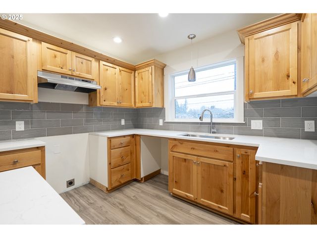 11129 Se STARK St, Portland, OR 97216