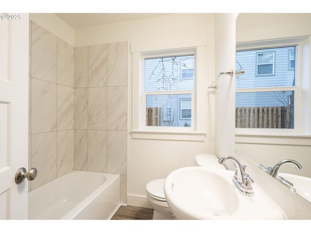 11129 Se STARK St, Portland, OR 97216