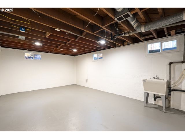 11129 Se STARK St, Portland, OR 97216