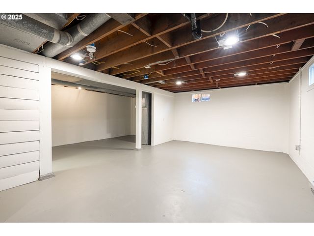 11129 Se STARK St, Portland, OR 97216